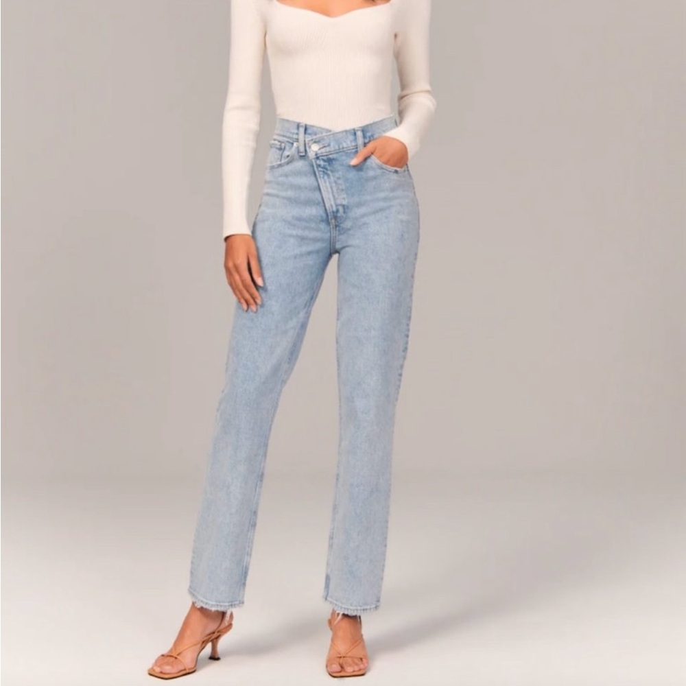 LIKE NEW Abercrombie 90’s Straight Ultra High Rise Curve Love Jeans SZ 32/14R